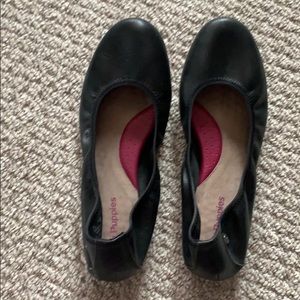 Hush puppies flats